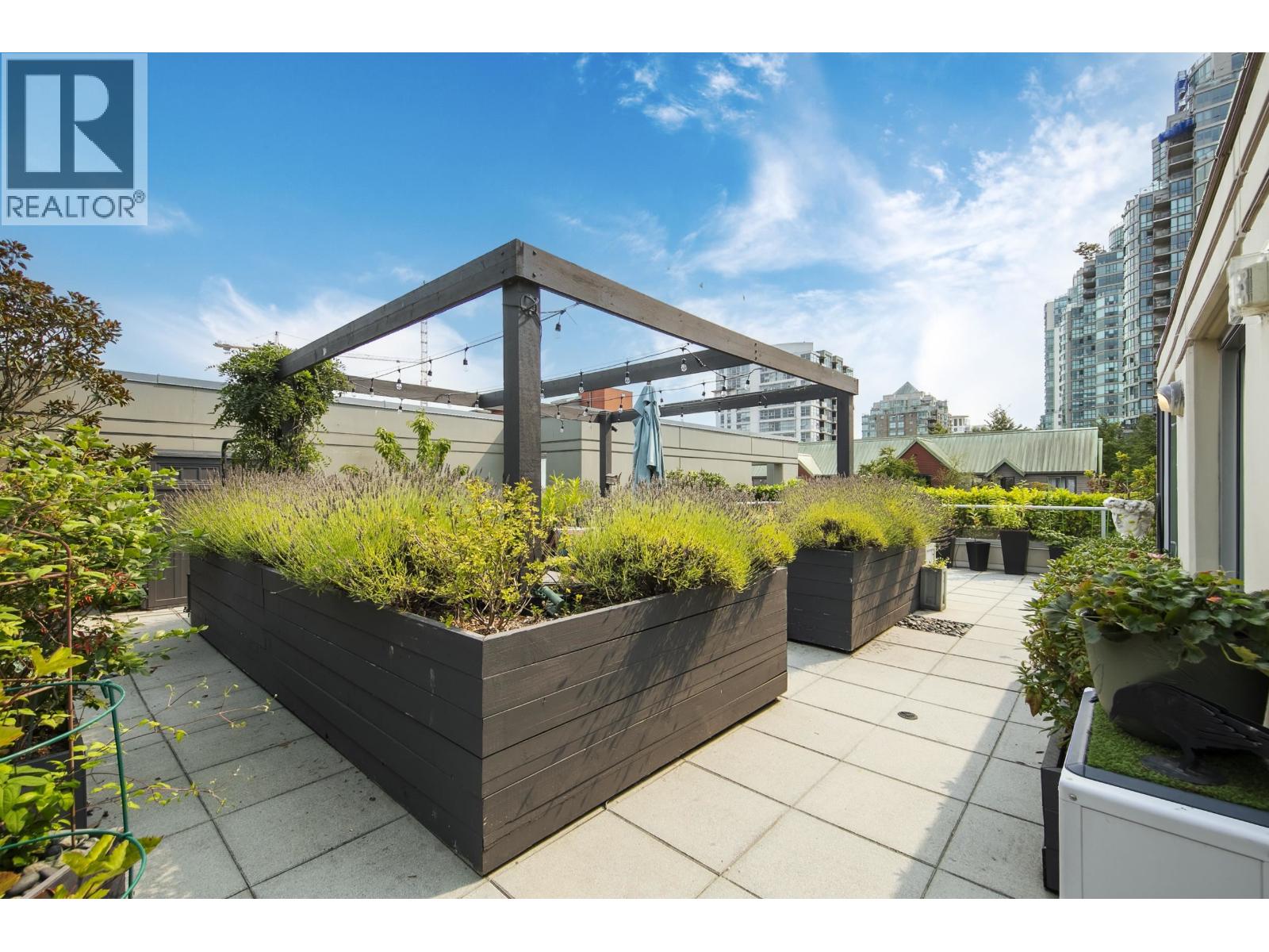 306 125 MILROSS AVENUE, Vancouver — photo 4