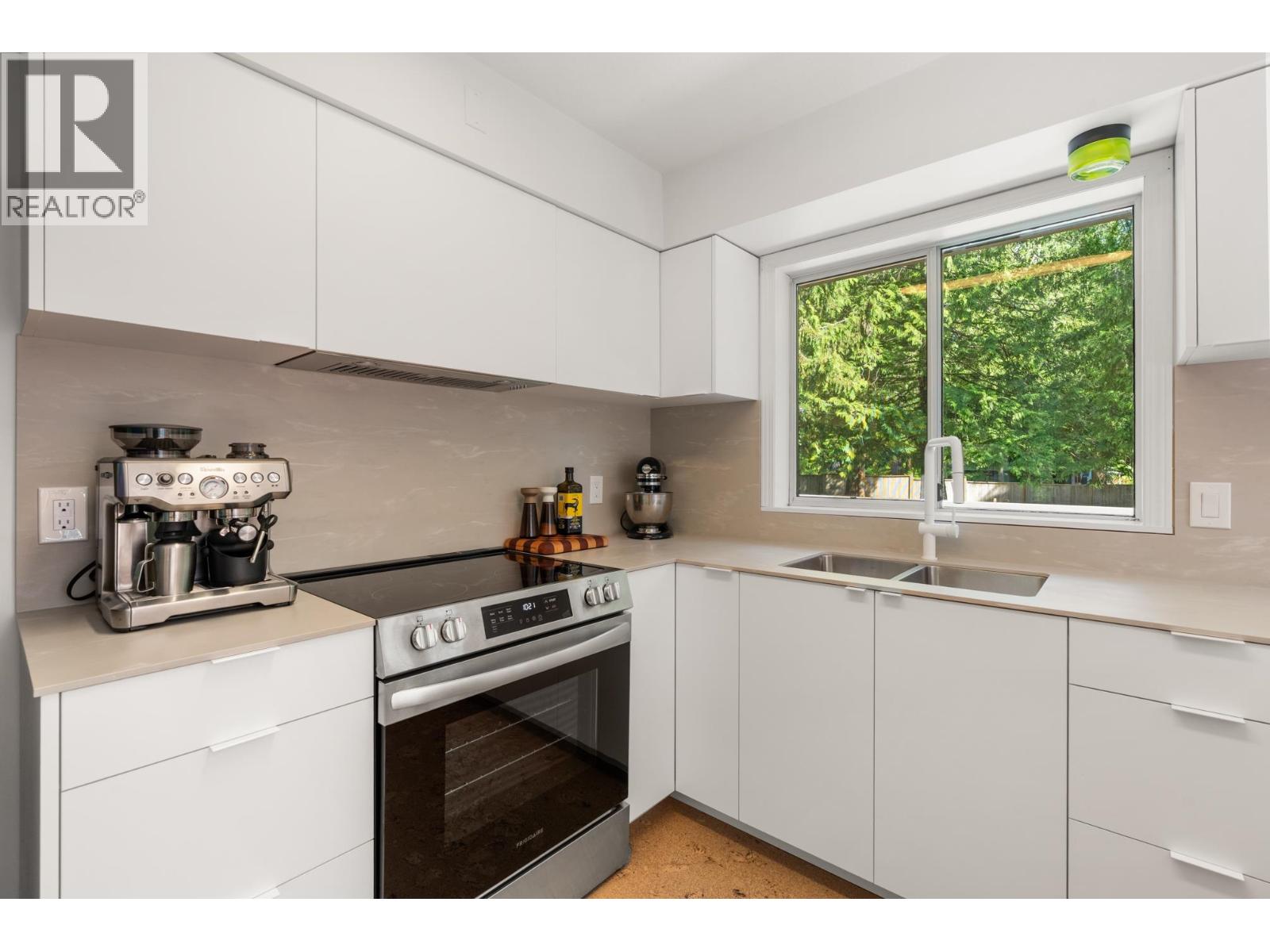 8044 DOGWOOD DRIVE, Halfmoon Bay