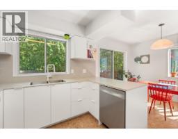 8044 Dogwood Drive, Halfmoon Bay, BC V7Z1A7 Photo 12