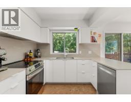 8044 Dogwood Drive, Halfmoon Bay, BC V7Z1A7 Photo 13