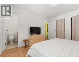 8044 Dogwood Drive, Halfmoon Bay, BC V7Z1A7 Photo 18