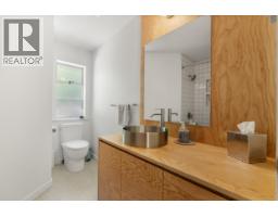 8044 Dogwood Drive, Halfmoon Bay, BC V7Z1A7 Photo 21