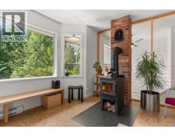8044 Dogwood Drive, Halfmoon Bay, BC V7Z1A7 Photo 6