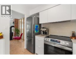 8044 Dogwood Drive, Halfmoon Bay, BC V7Z1A7 Photo 8