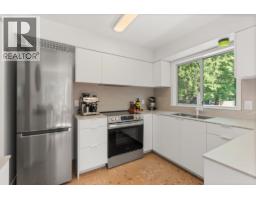 8044 Dogwood Drive, Halfmoon Bay, BC V7Z1A7 Photo 9