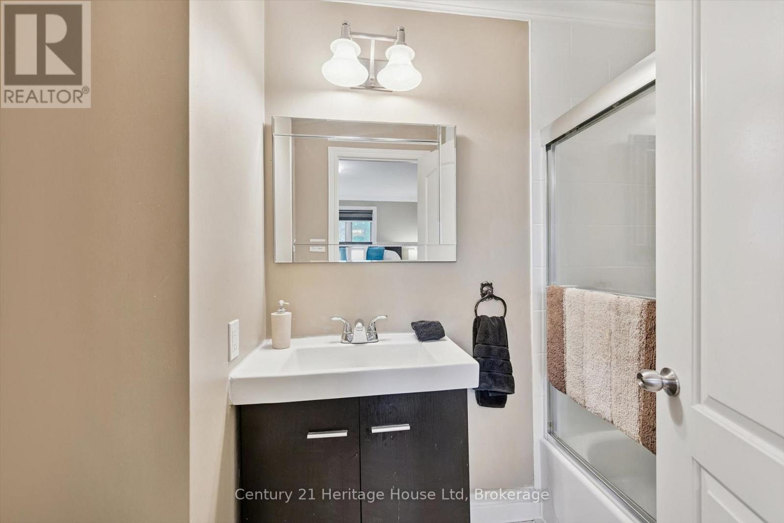 146 CORNELL AVENUE - 20