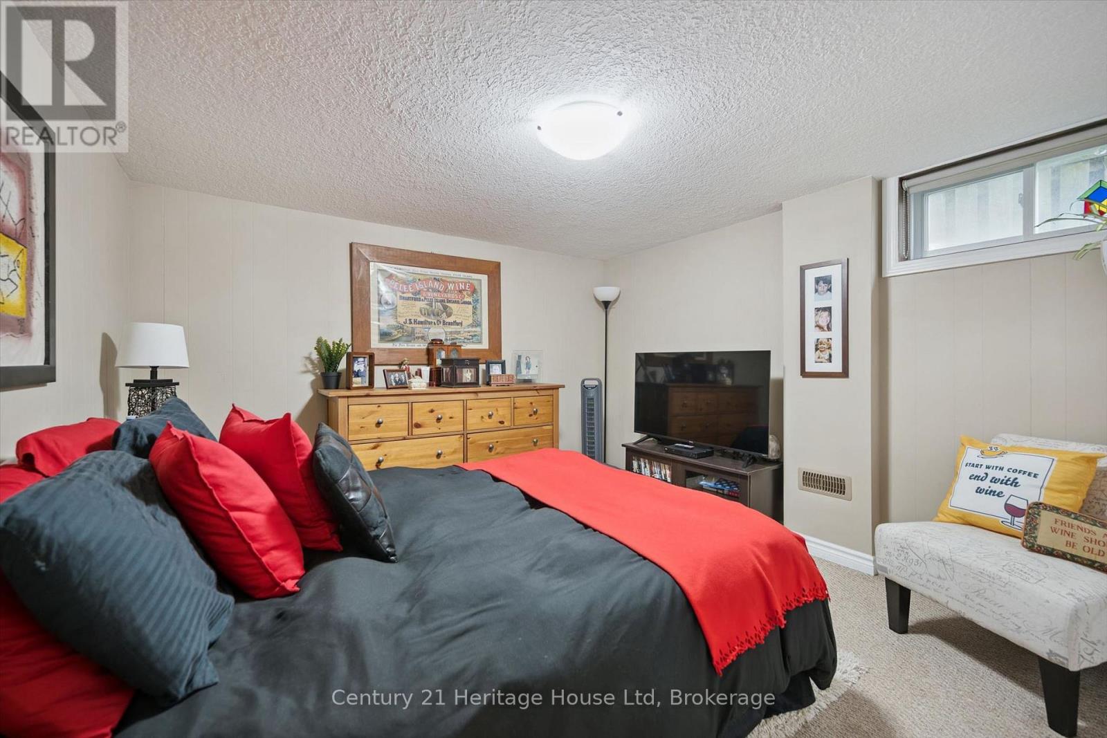 146 CORNELL AVENUE - 34