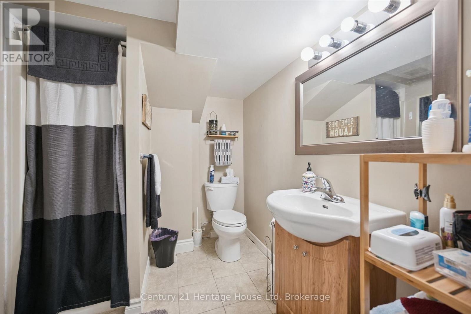 146 CORNELL AVENUE - 35