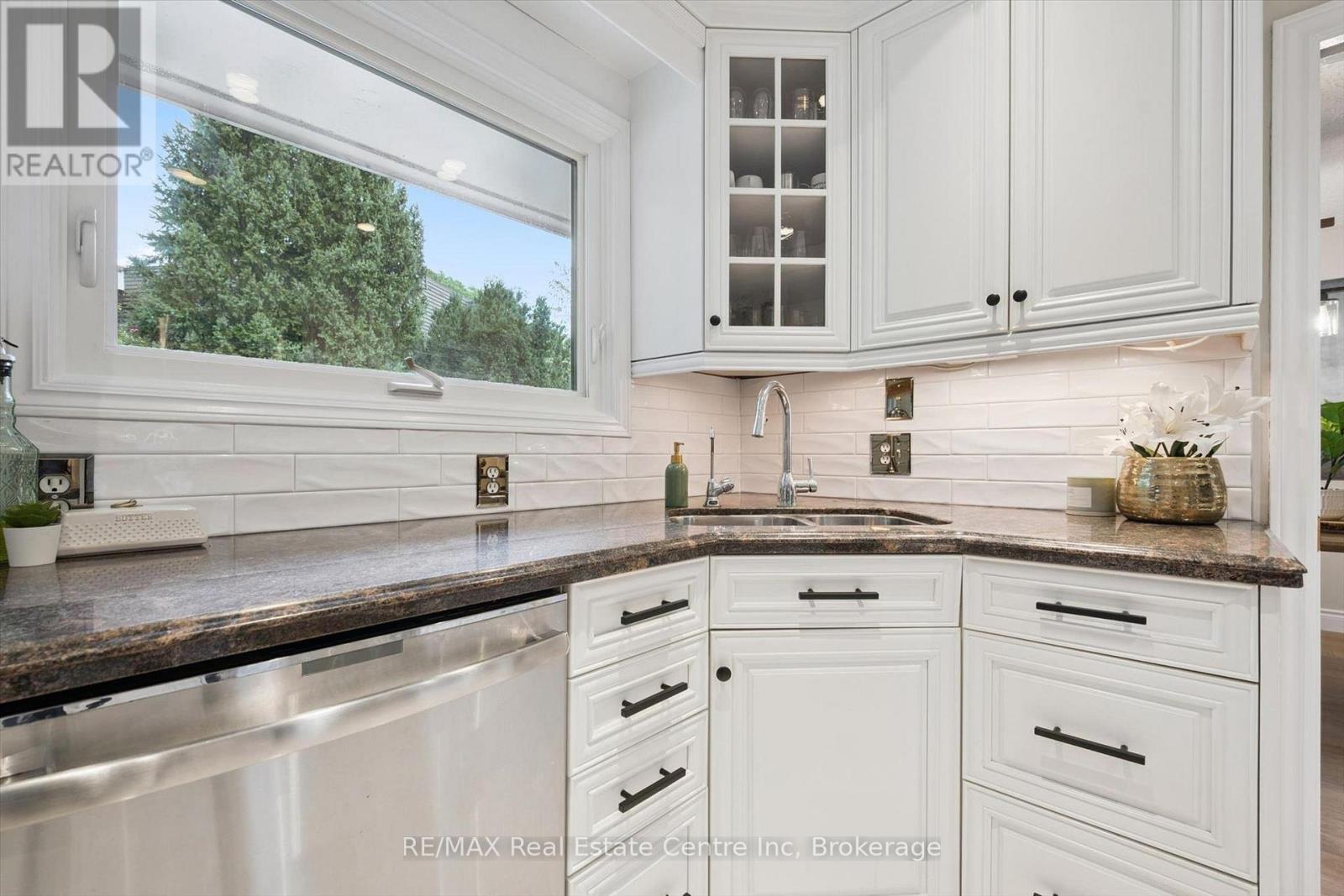 5 TAMARACK PLACE - 10