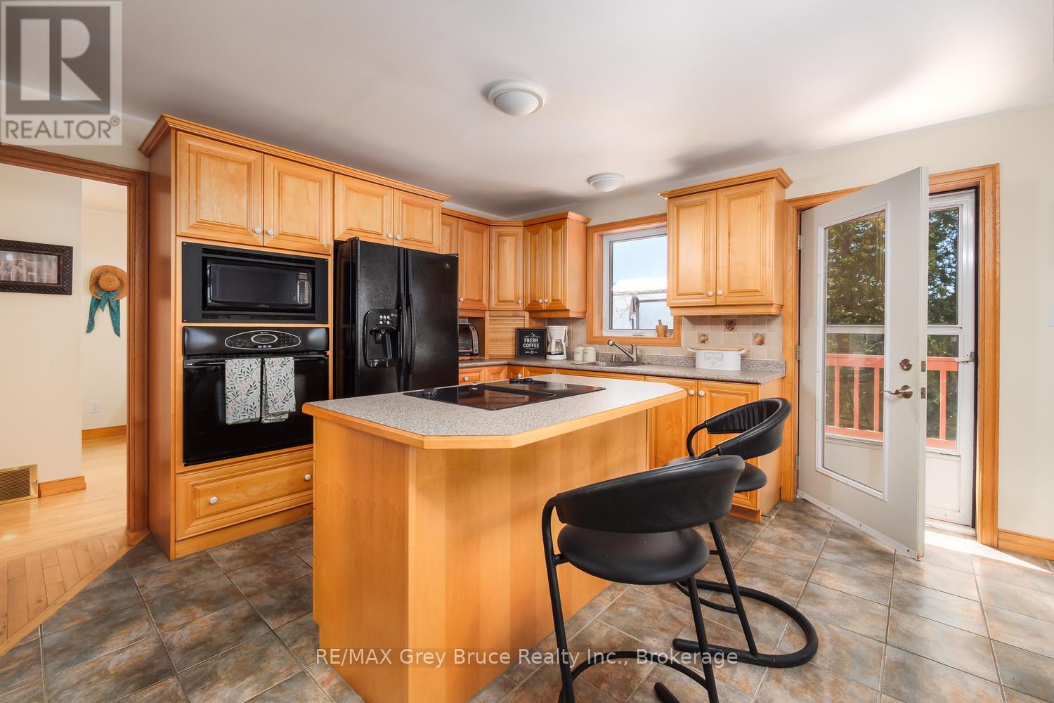 68 BAYSHORE AVENUE S - Image 25