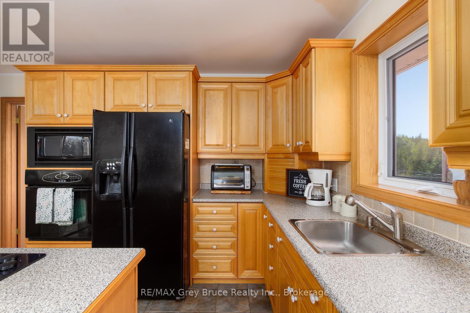 68 BAYSHORE AVENUE S - 27