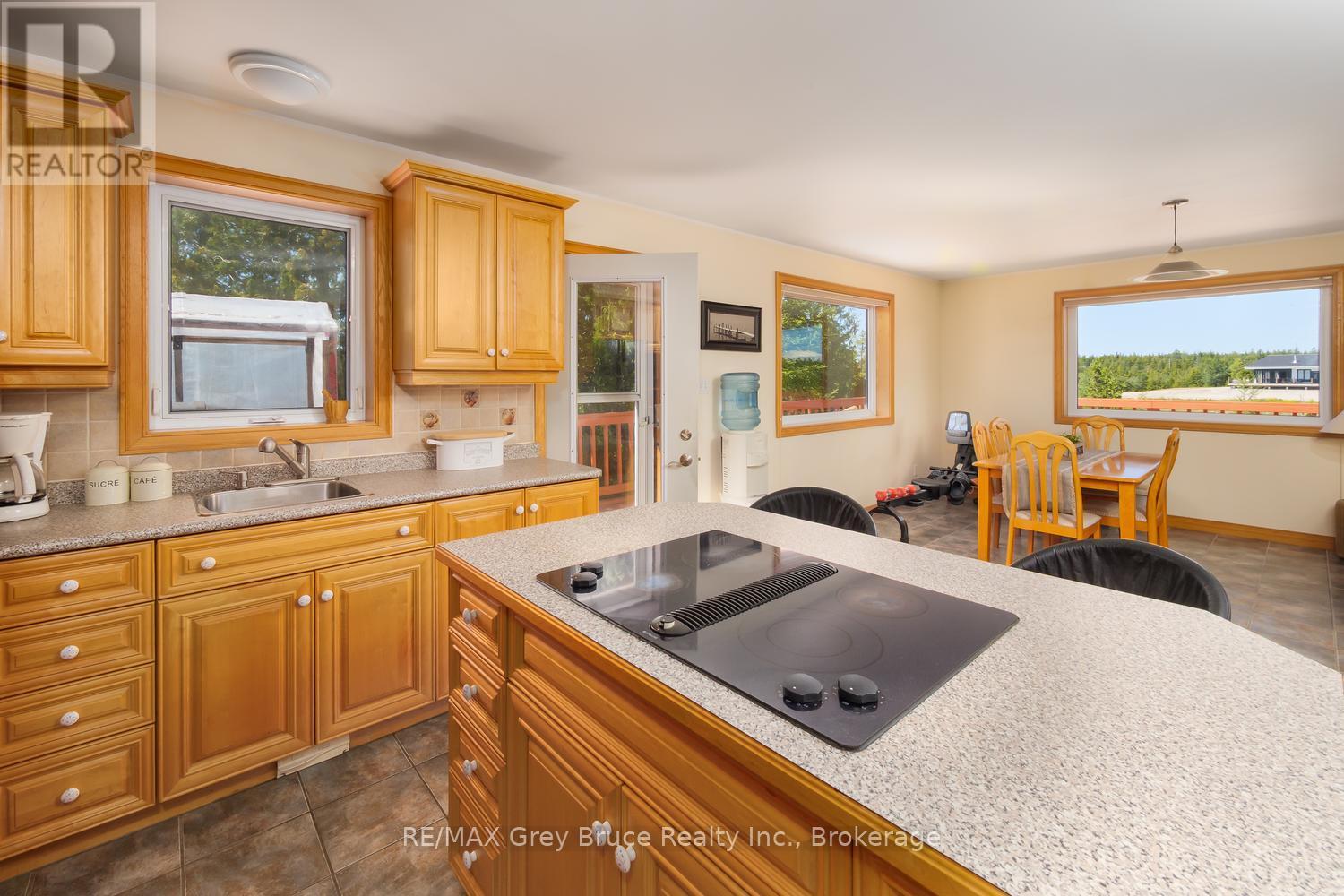 68 BAYSHORE AVENUE S - 28