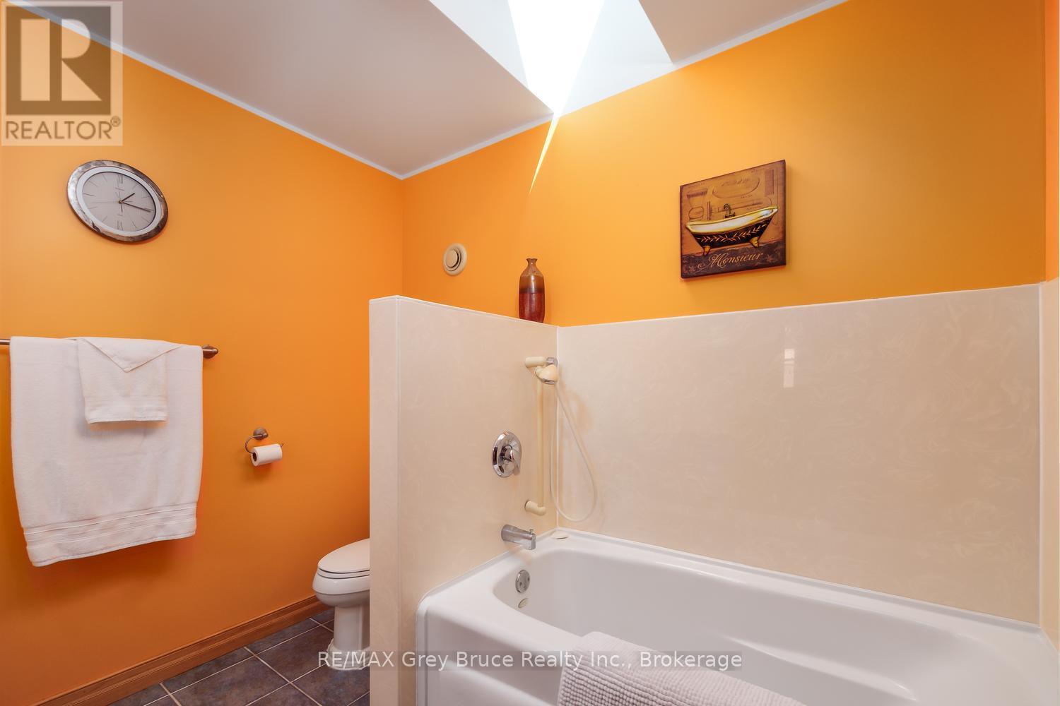 68 BAYSHORE AVENUE S - Image 33