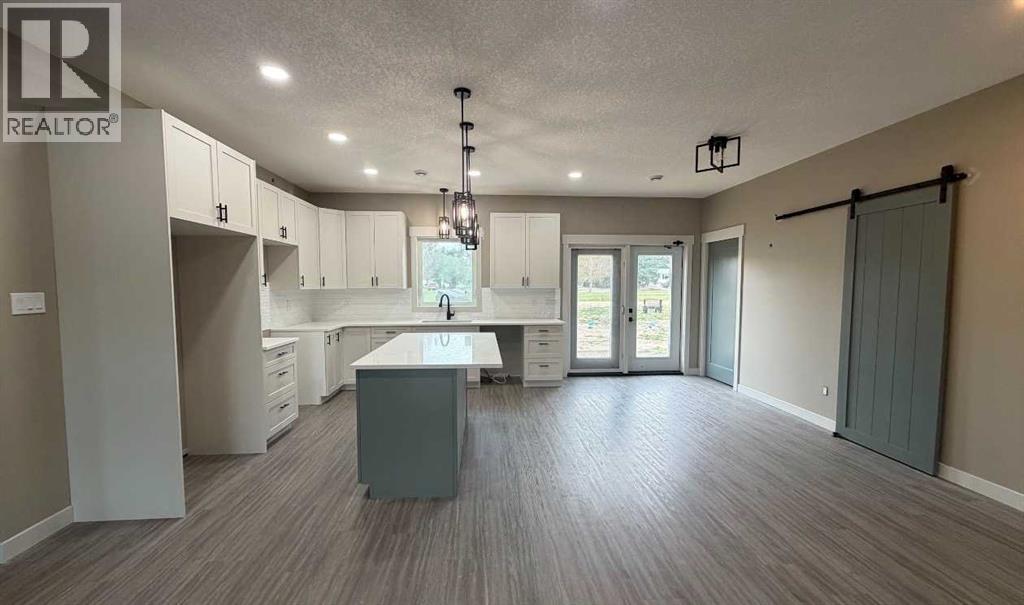 Listing photo – 4313 43 Street, Castor
