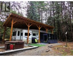 323 Davis Rd, Gabriola Island, BC V0R1X1 Photo 9