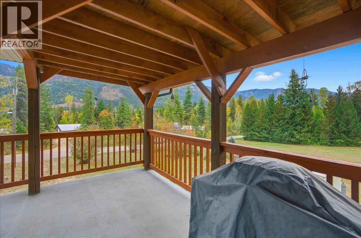 2413 Doukhobour Road - 39