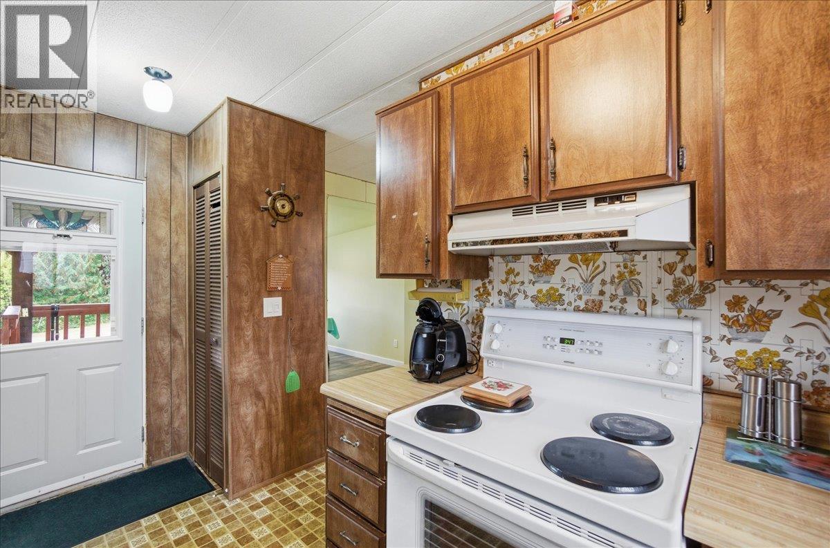 2413 Doukhobour Road - 34