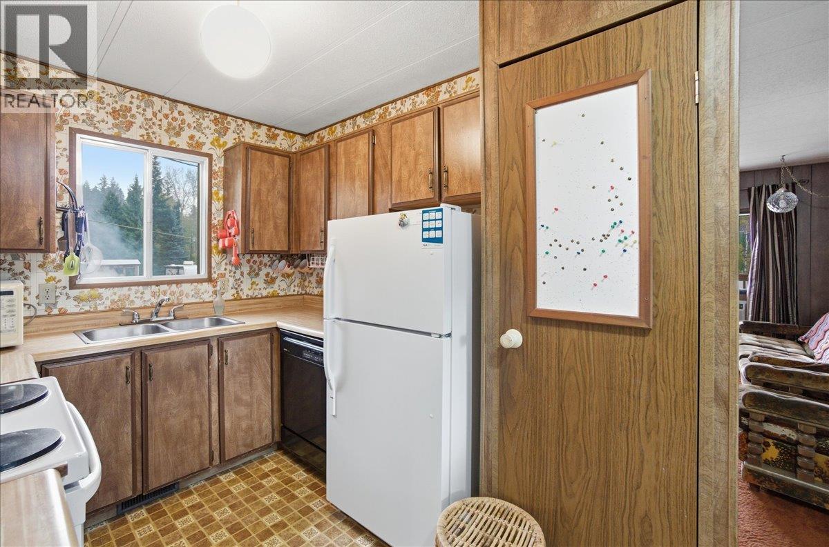 2413 Doukhobour Road - 33