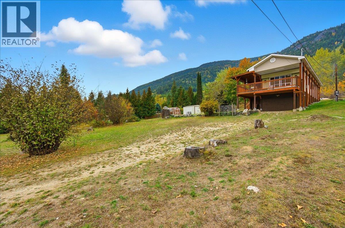 2413 Doukhobour Road - 41