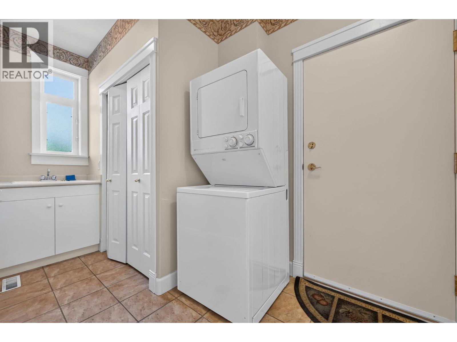 109 1986 Bowes Street, Kelowna