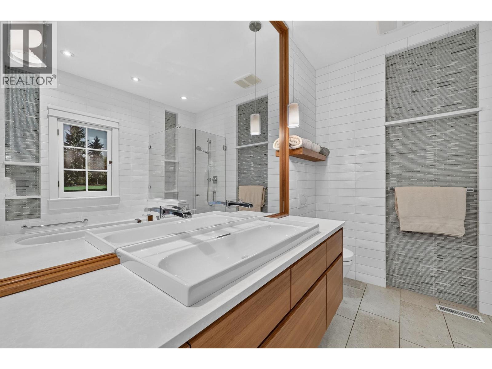 109 1986 Bowes Street, Kelowna