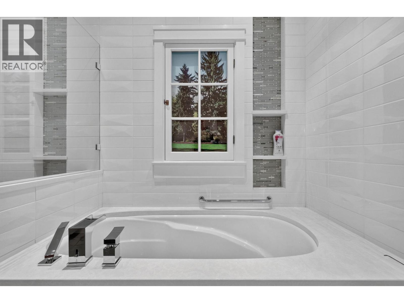 109 1986 Bowes Street, Kelowna