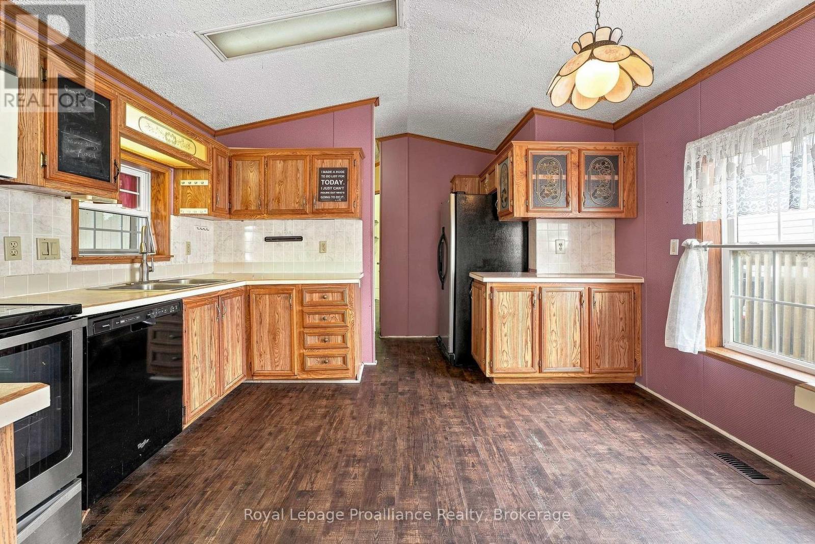 #22 311 DUNDAS STREET E - 12