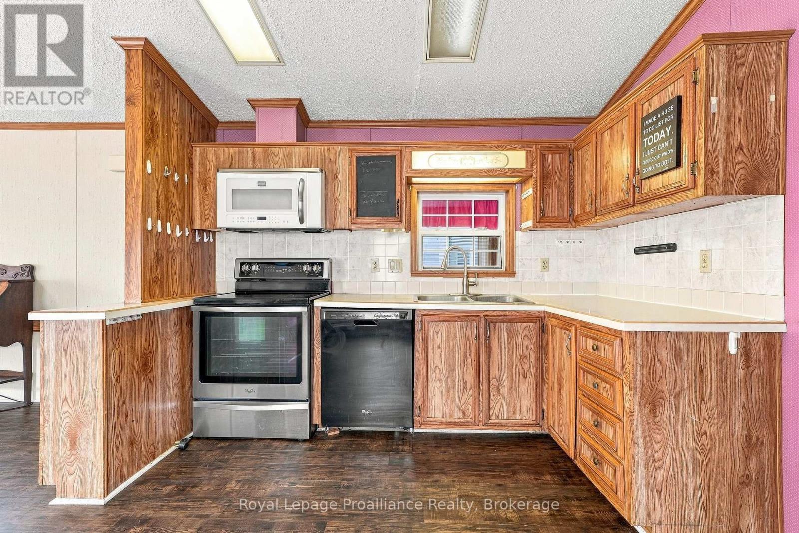 #22 311 DUNDAS STREET E - 14