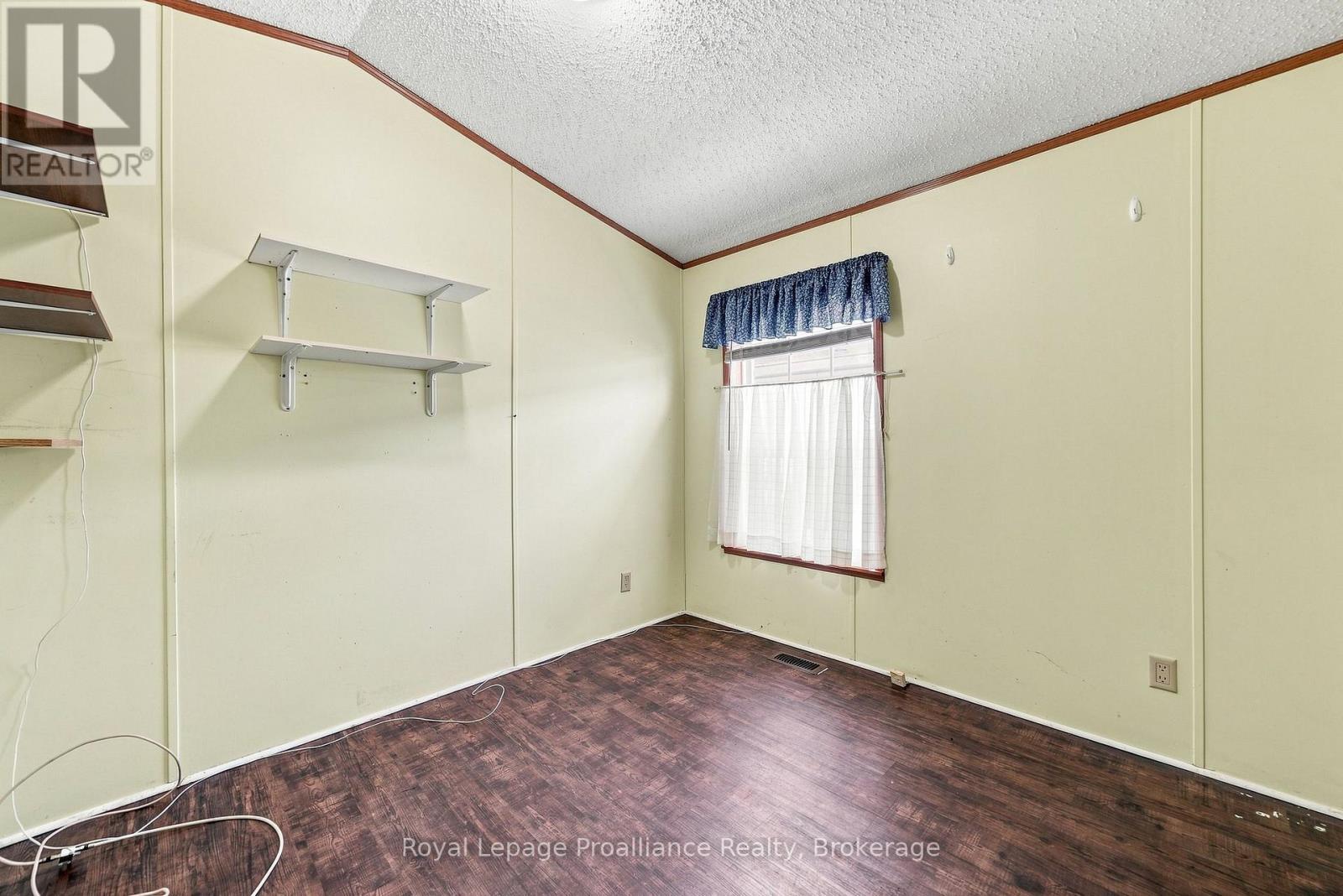 #22 311 DUNDAS STREET E - 17