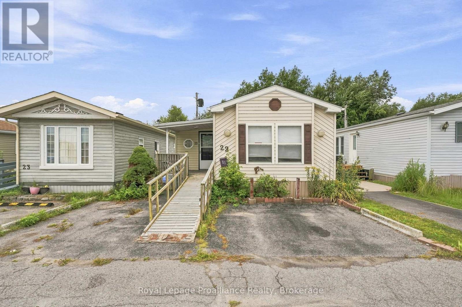 #22 311 DUNDAS STREET E - 2