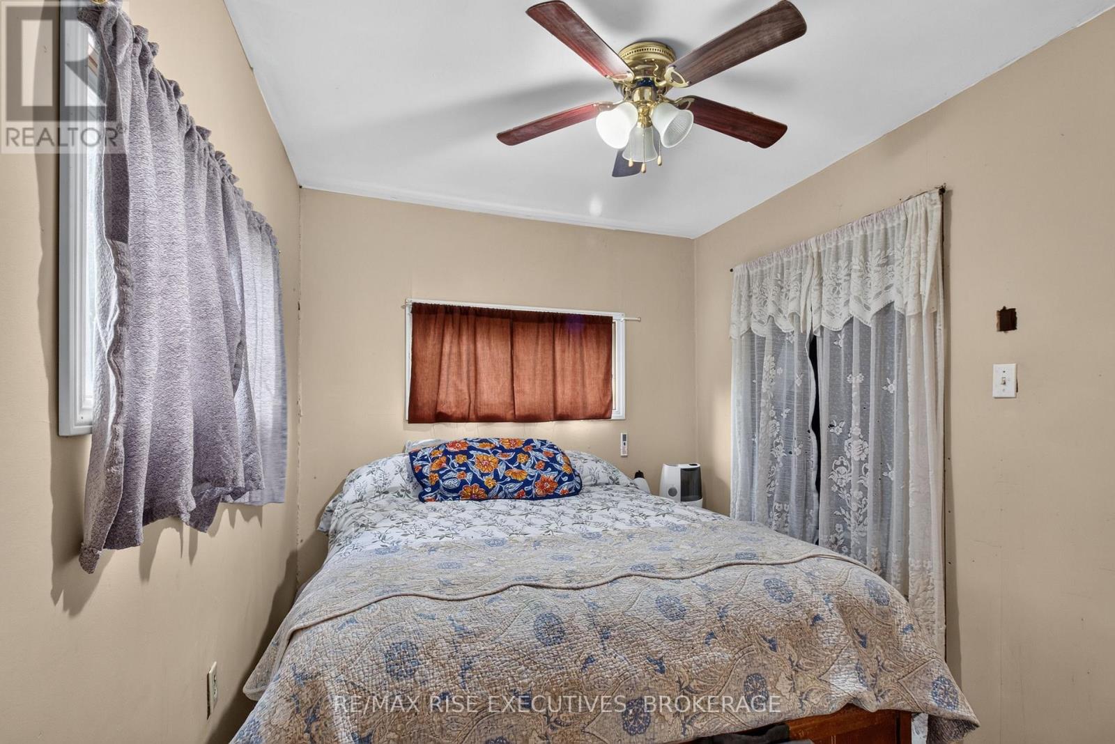 463 STATION ROAD - 23