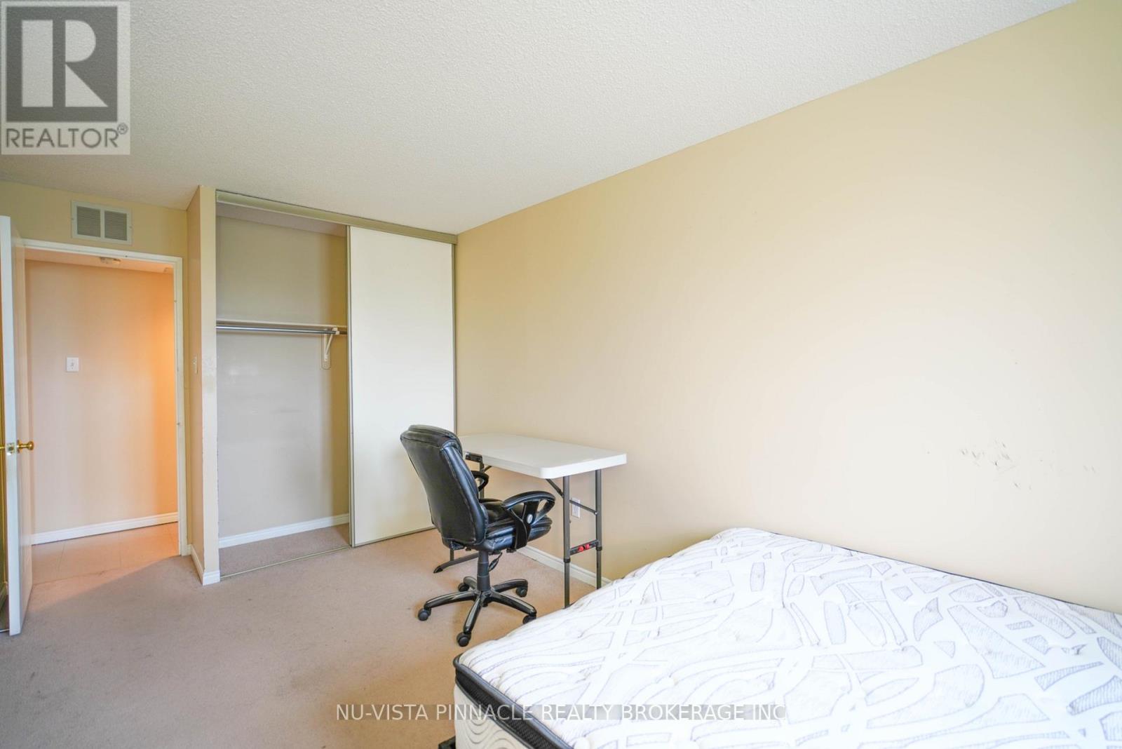 #406 30 CHAPMAN COURT - Image 9