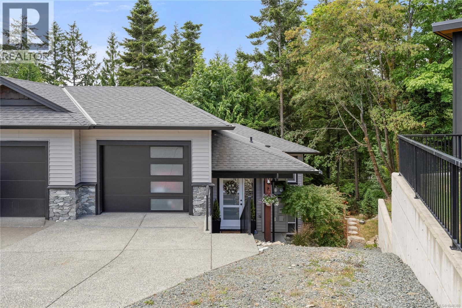 222 Golden Oaks Cres - 1