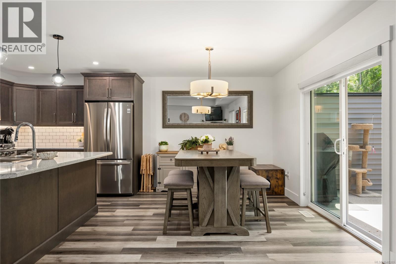 222 Golden Oaks Cres - 2