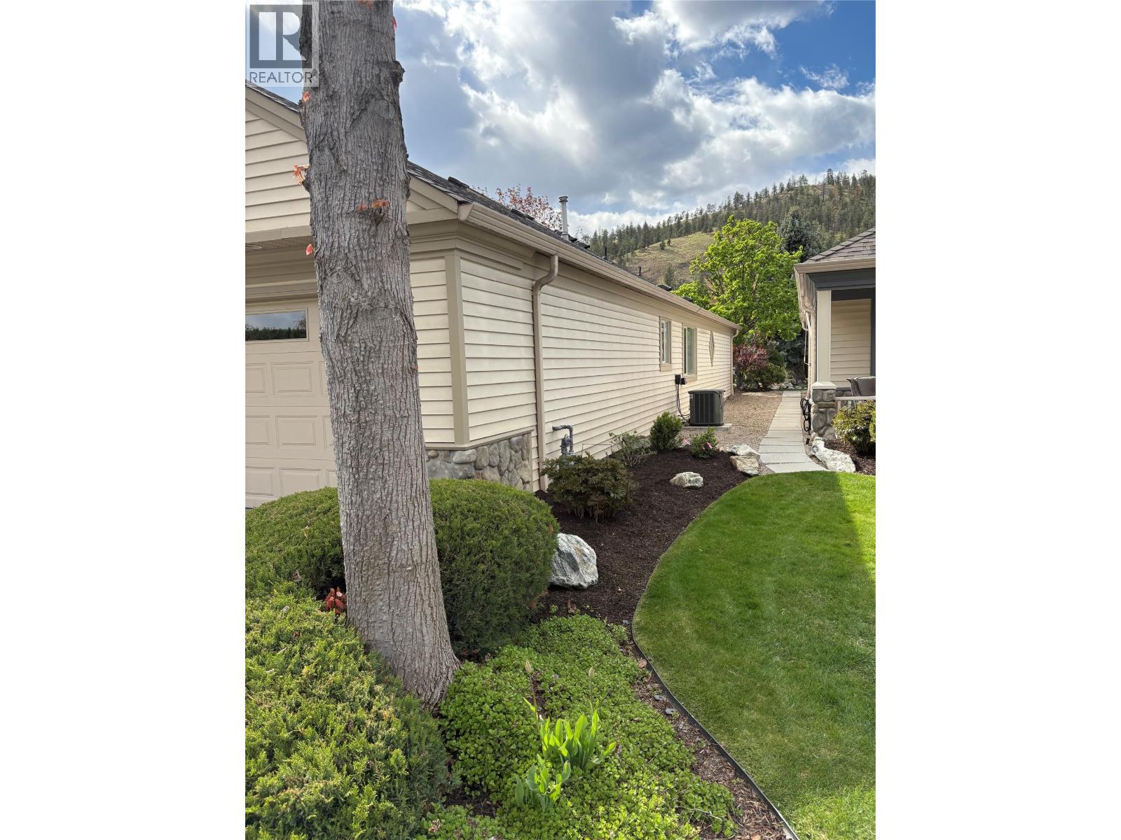 212 550 Yates Road, Kelowna
