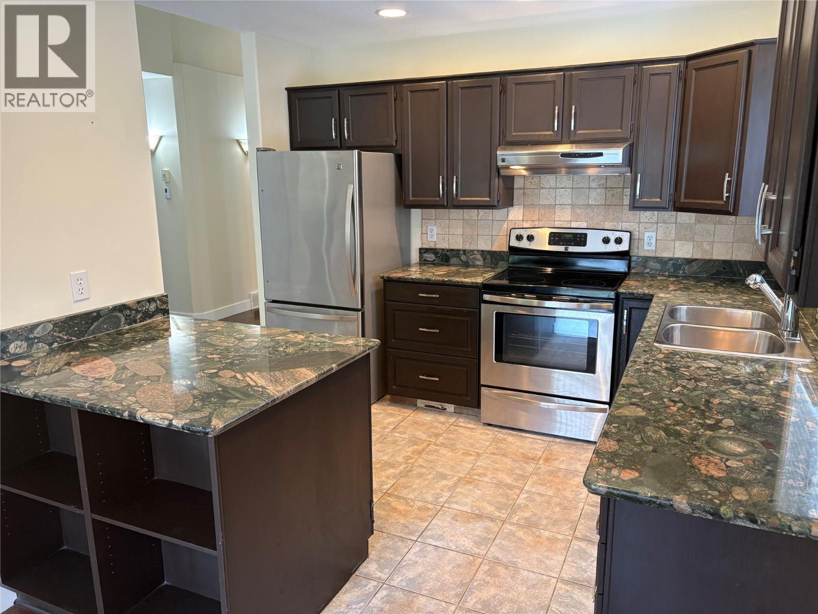 212 550 Yates Road, Kelowna