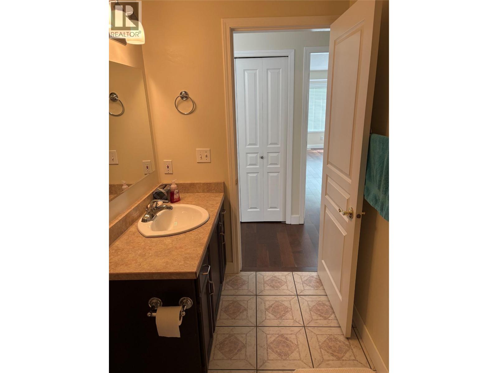 212 550 Yates Road, Kelowna