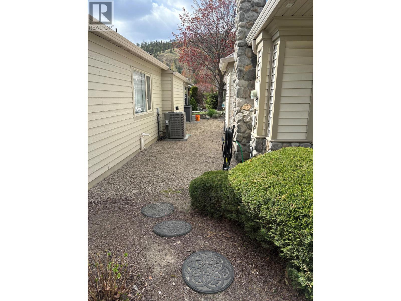 212 550 Yates Road, Kelowna
