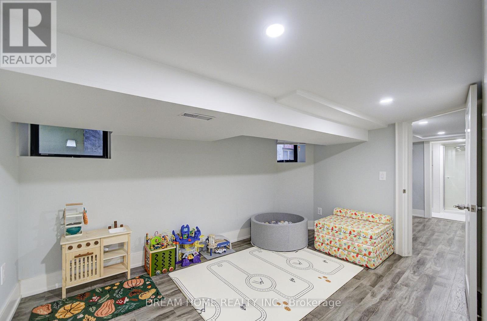 737 SHAW STREET - 36