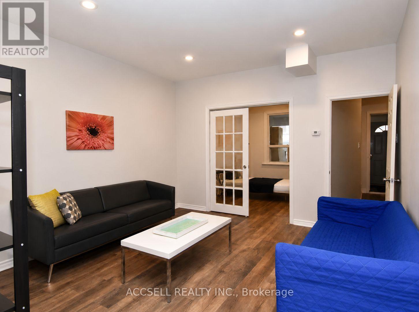 Photo of 325 Greenwood Avenue
