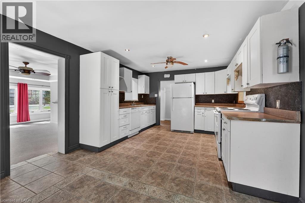 126 MOUNTAIN Street - Image 5