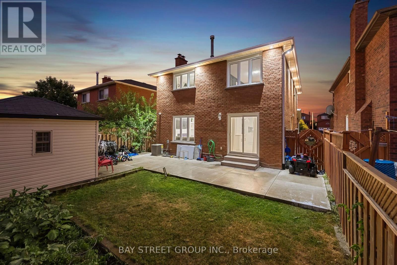 34 LAMP CRESCENT - 1