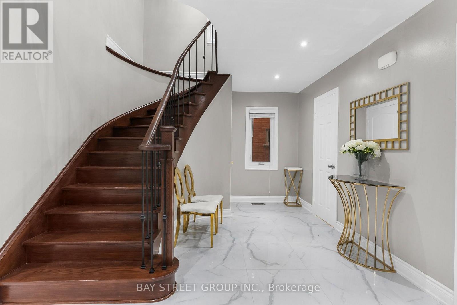 34 LAMP CRESCENT - 24