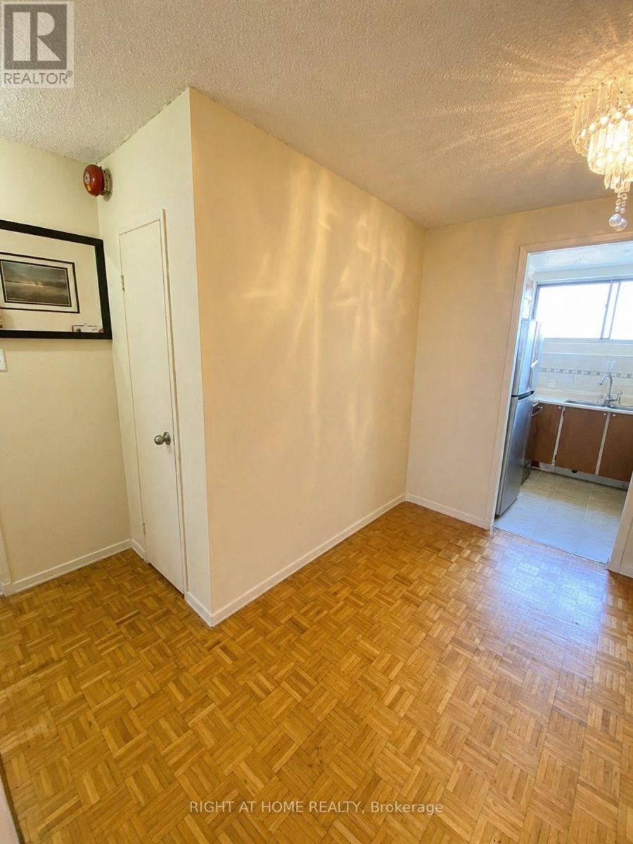 #811 4673 JANE STREET - 5