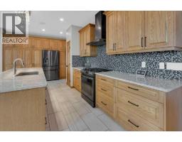 Foyer - 242017 Township Road 232, Rural Wheatland County, AB T1P1J6 Photo 7