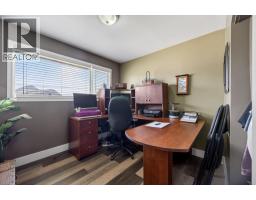 Living room - 976 Holt Street, Kamloops, BC V2B5G9 Photo 14