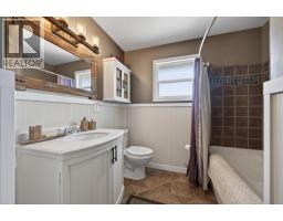 Foyer - 976 Holt Street, Kamloops, BC V2B5G9 Photo 15