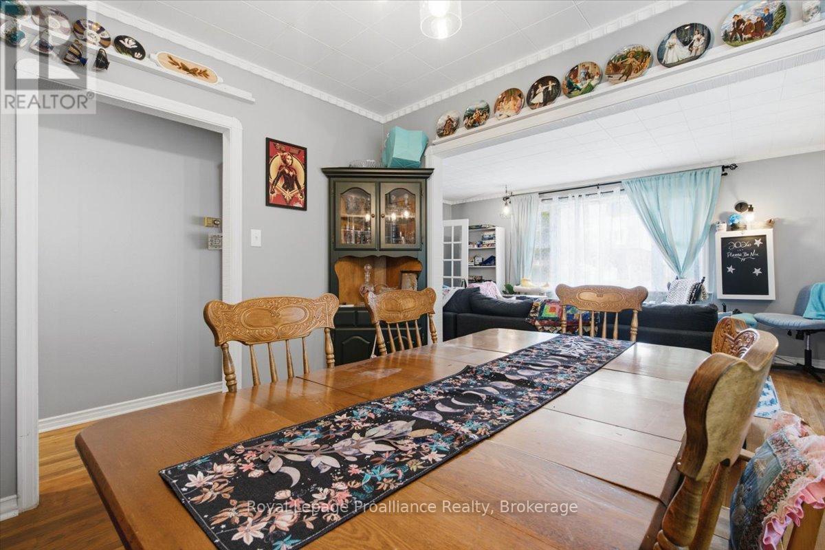 337 BRIDGE STREET E - Image 12
