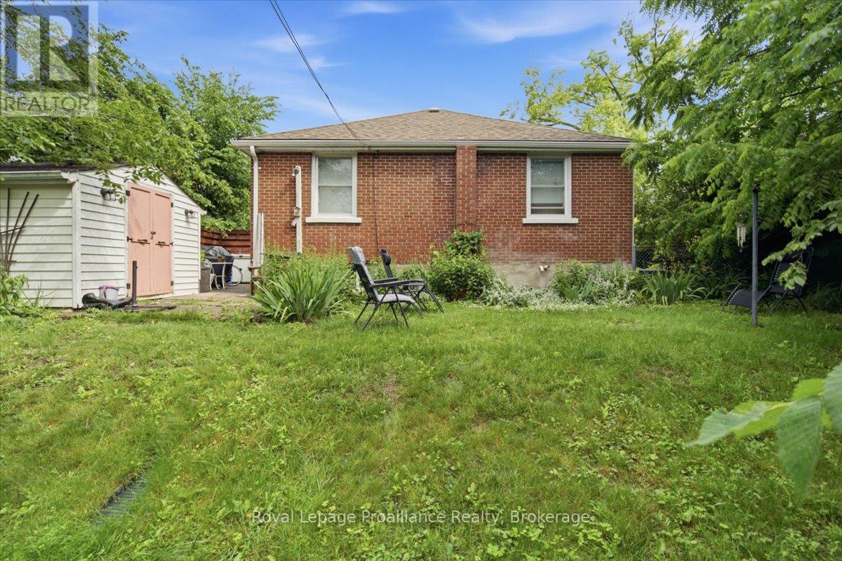 337 BRIDGE STREET E - Image 41