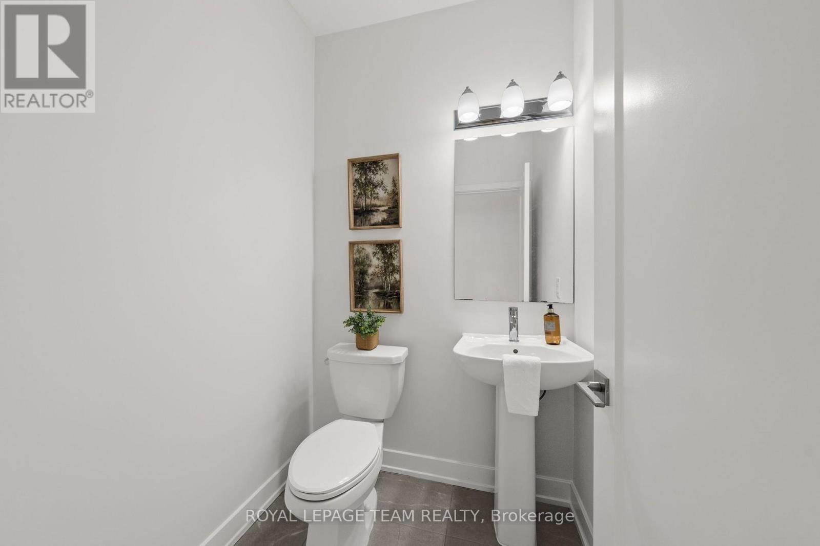 188 ADELAIDE STREET - 25